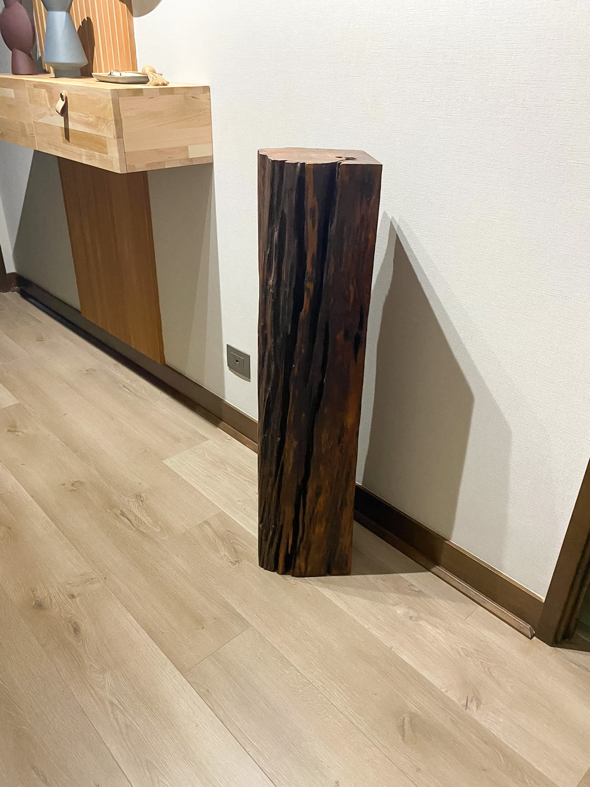 Plinto-Pedestal Mejillones Madera